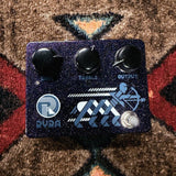 RYRA The Klone, dark blue sparkle: top with the Gain, Treble and Output knobs, the RYRA logo, the archer graphic and the footswitch