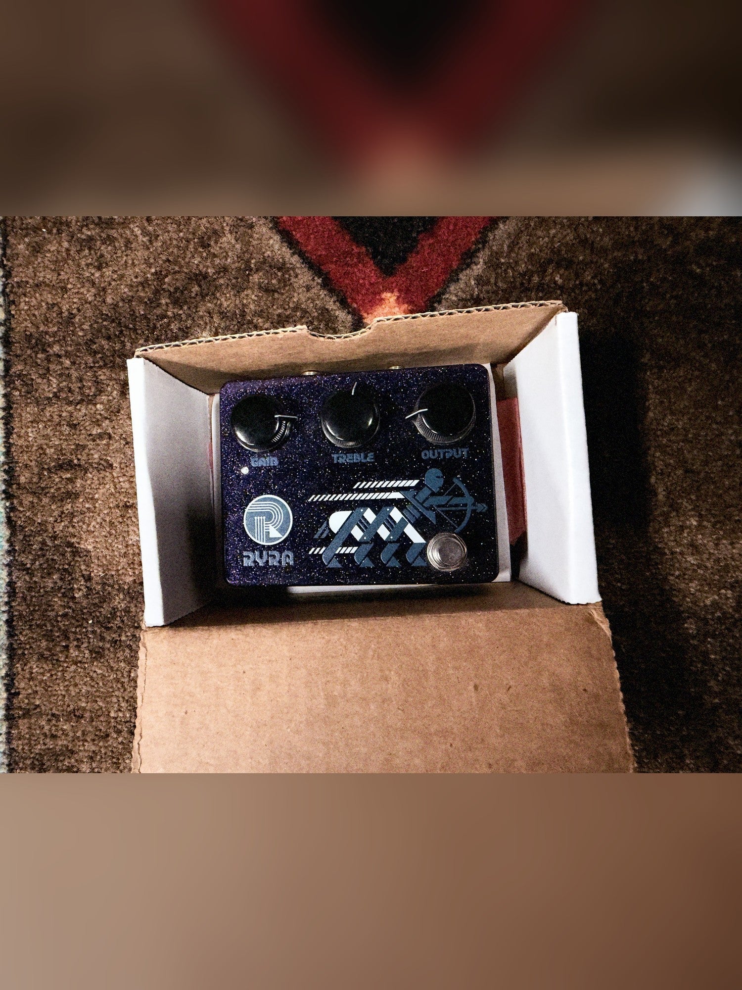 RYRA The Klone, dark blue sparkle: the pedal sitting in its open RYRA box