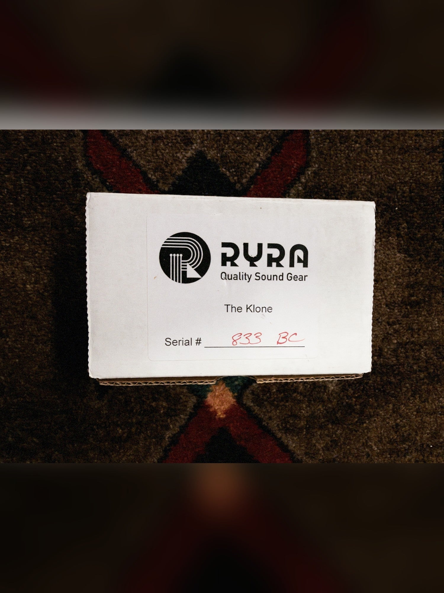 RYRA The Klone, dark blue sparkle: the box top with the RYRA Quality Sound Gear label, The Klone and a handwritten serial number