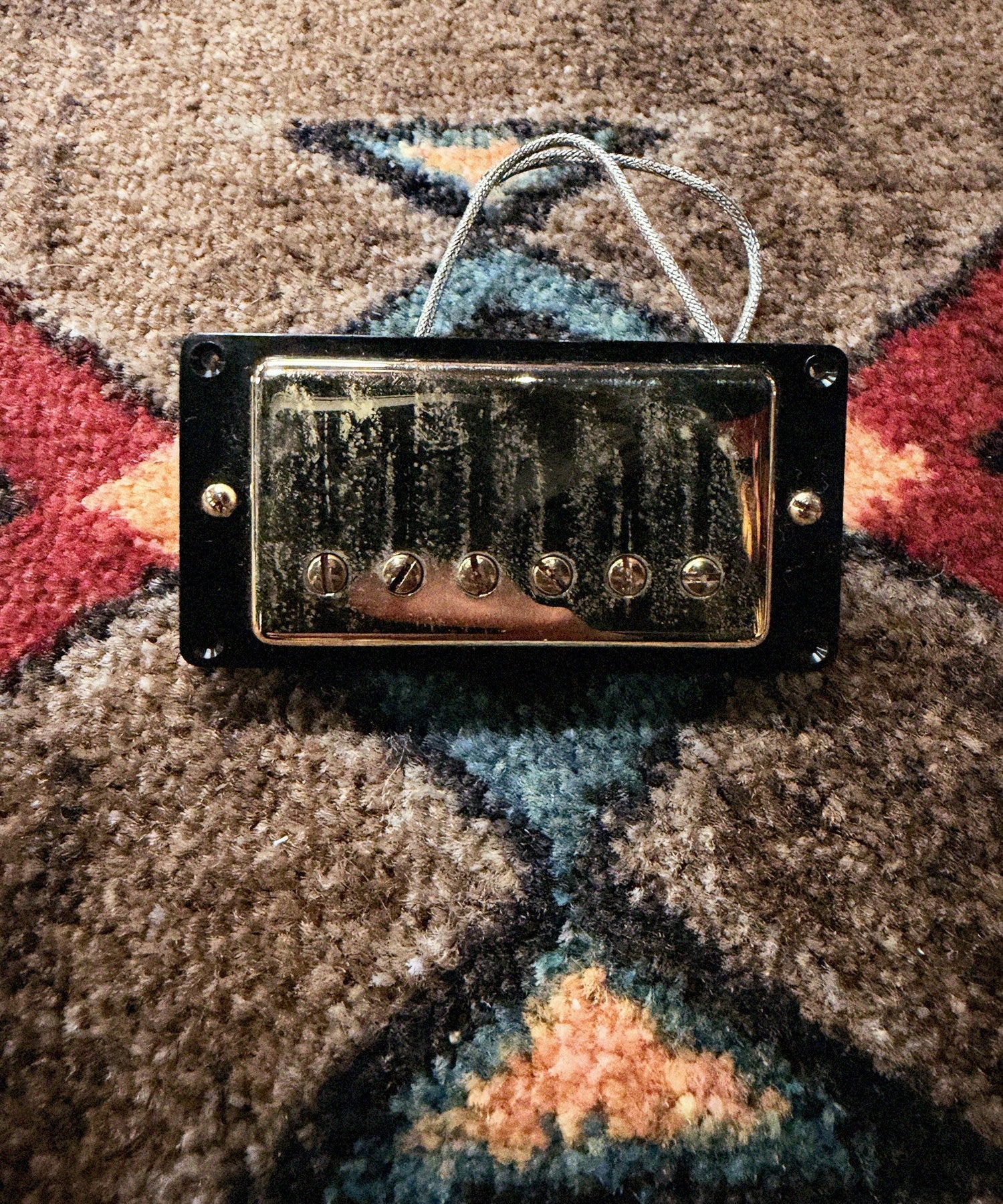 Seymour Duncan Antiquity Humbucker, aged gold: front of the bridge pickup in its black mounting ring, with the braided lead