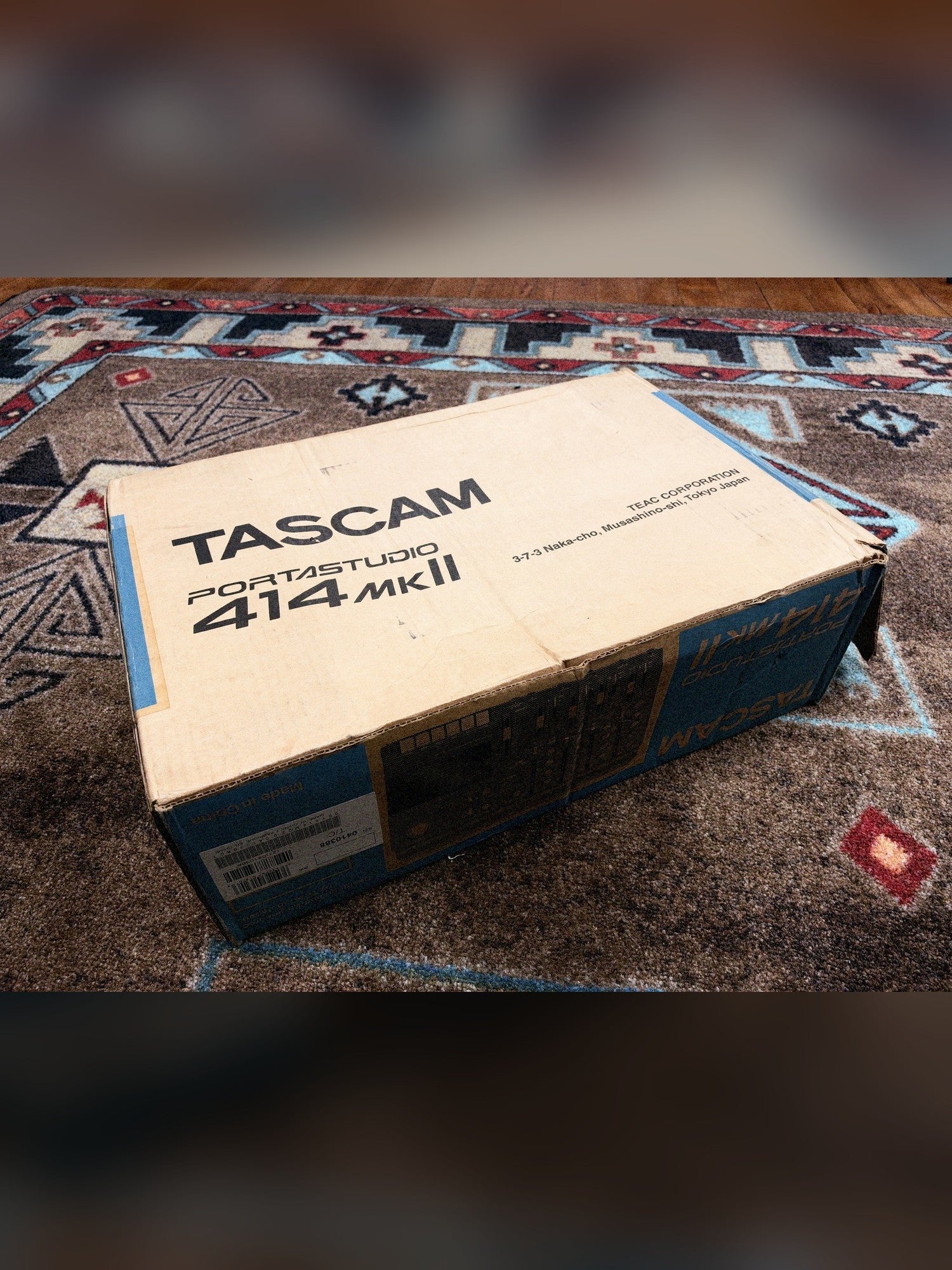 Tascam Portastudio 414 MKII, blue: top of the original box