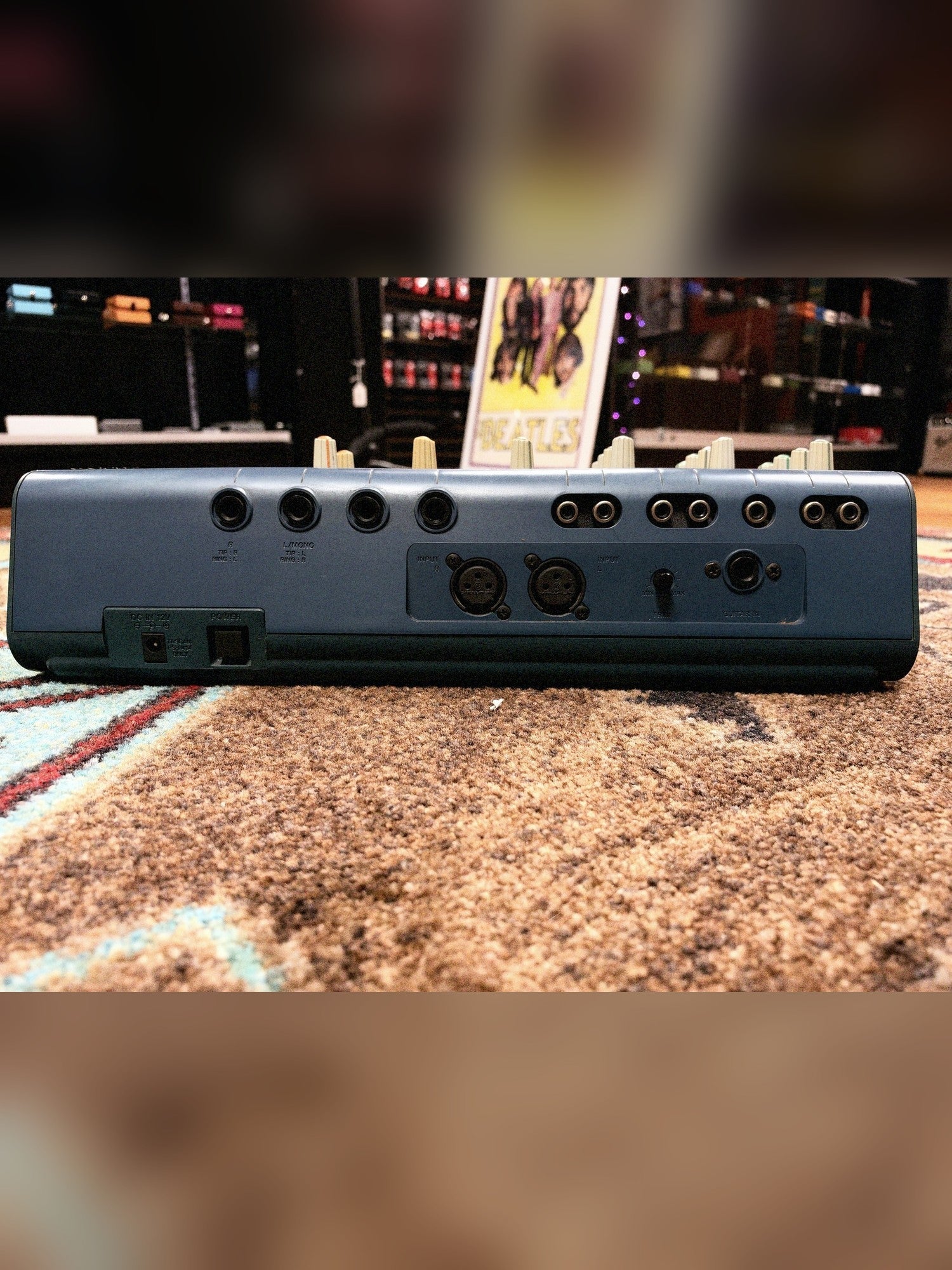 Tascam Portastudio 414 MKII, blue: rear panel jacks