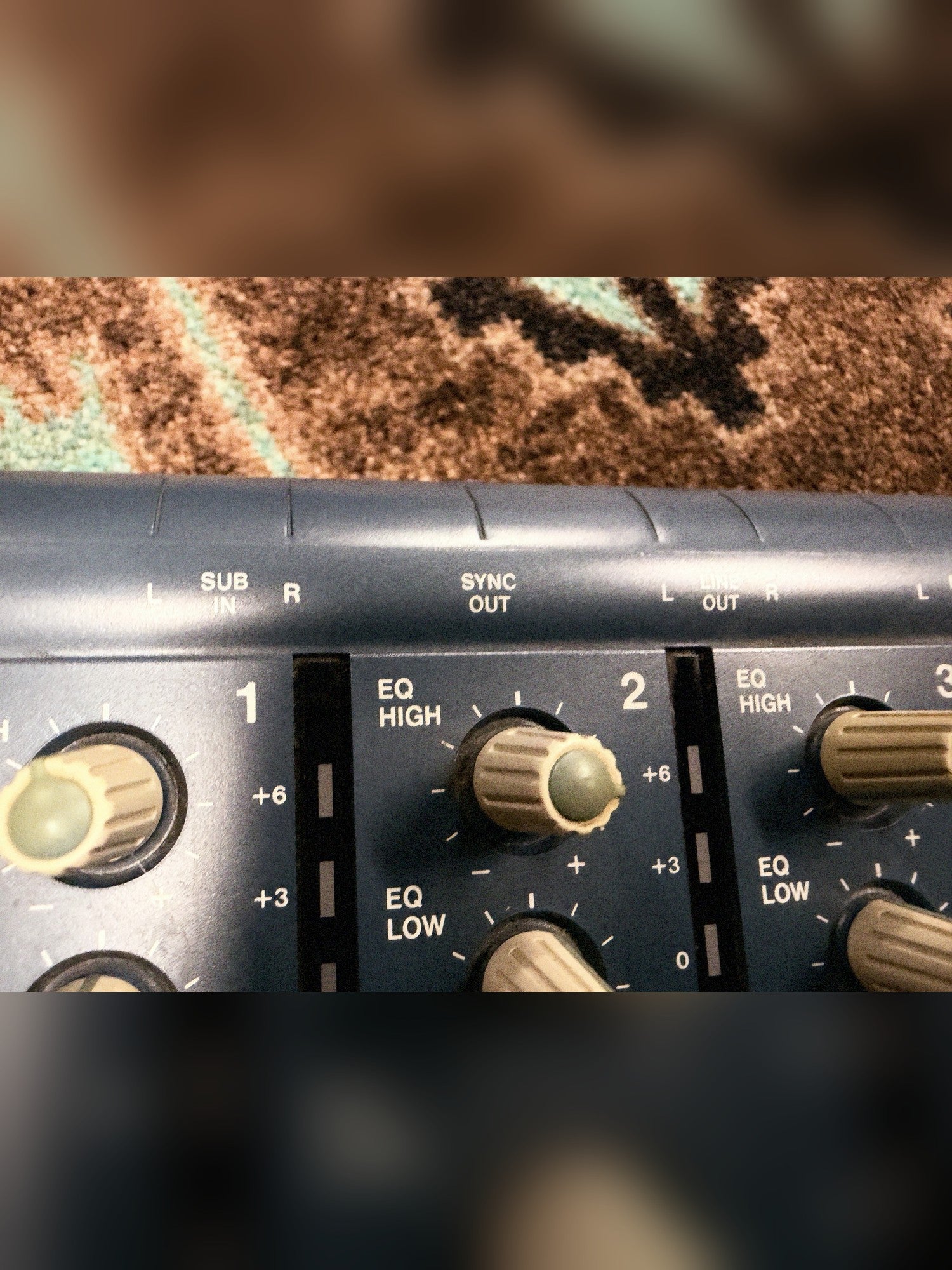 Tascam Portastudio 414 MKII, blue: close-up of the high and low EQ knobs on channels 1 and 2