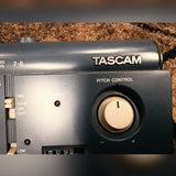 Tascam Portastudio 414 MKII, blue: pitch control knob