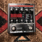 TC Electronic ND-1 Nova Delay, black: top with the Delay, Feedback, Color, Mod Level and Mix Level knobs, the display, five buttons and the On/Off and Tap Tempo footswitches