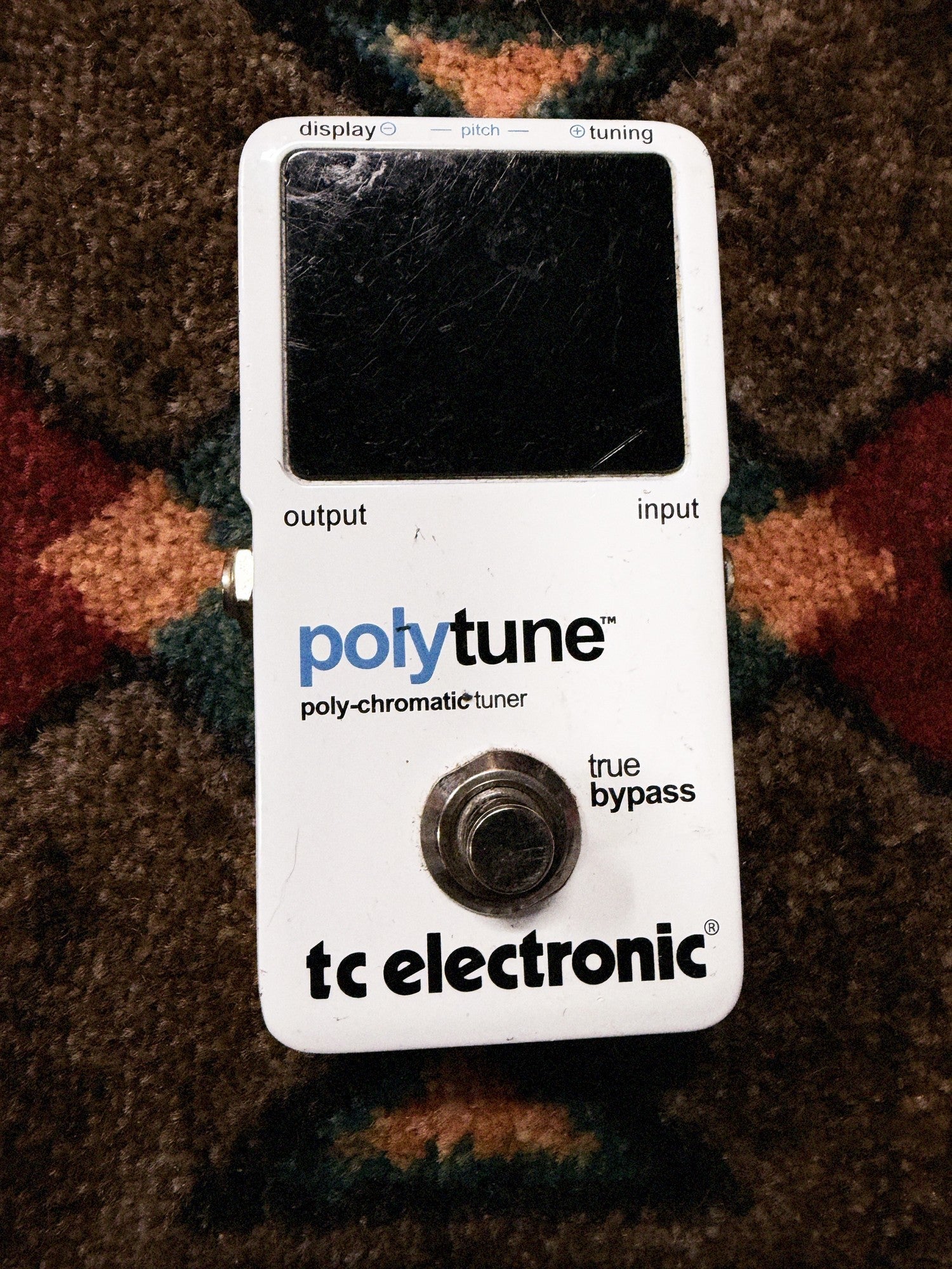 TC Electronic PolyTune Poly-Chromatic Tuner, white: top with the scratched display window, the polytune print and the true bypass footswitch