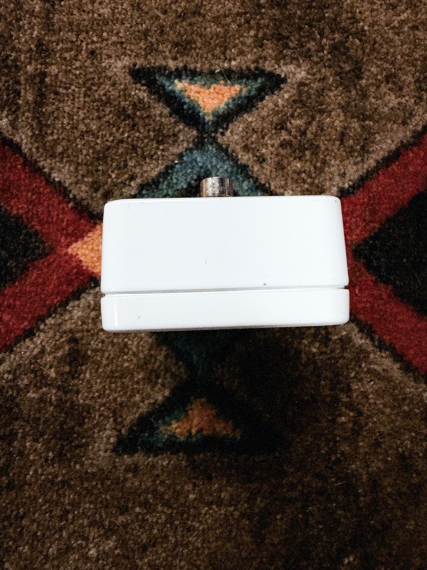 TC Electronic PolyTune Poly-Chromatic Tuner, white: front end below the footswitch