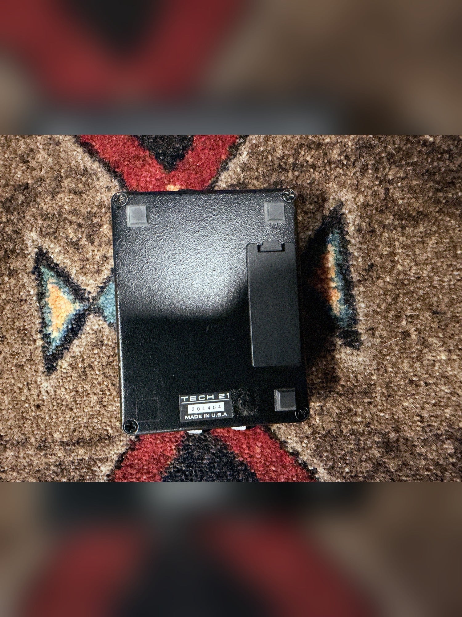 Tech 21 SansAmp Acoustic DI, black: bottom with the battery door and the label reading Tech 21, 201404, Made in U.S.A.