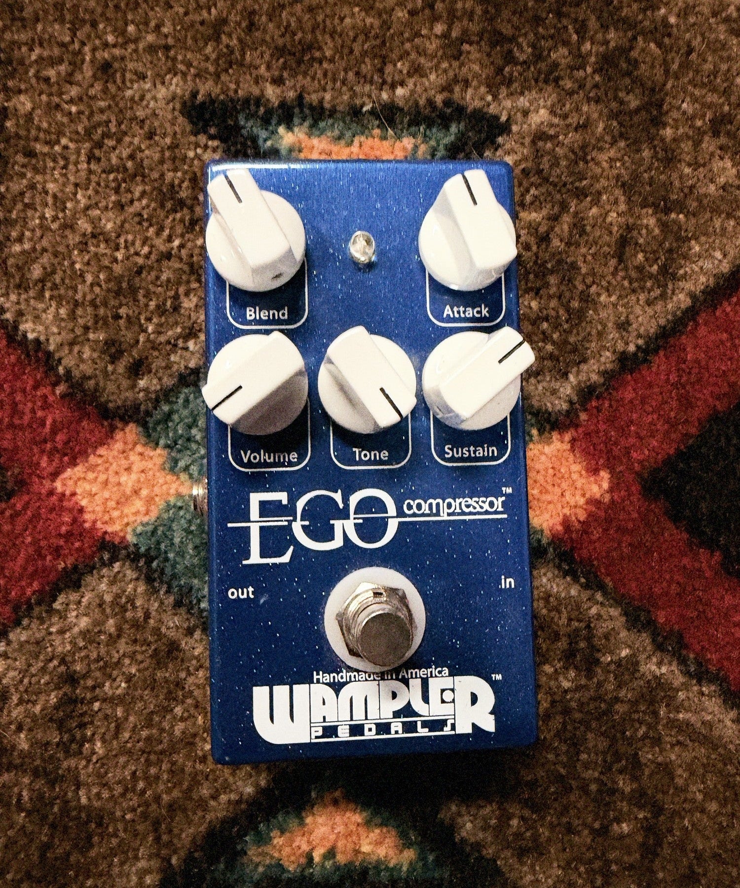 Wampler Ego Compressor V1, blue sparkle: top with the Blend, Attack, Volume, Tone and Sustain knobs, the light and the footswitch