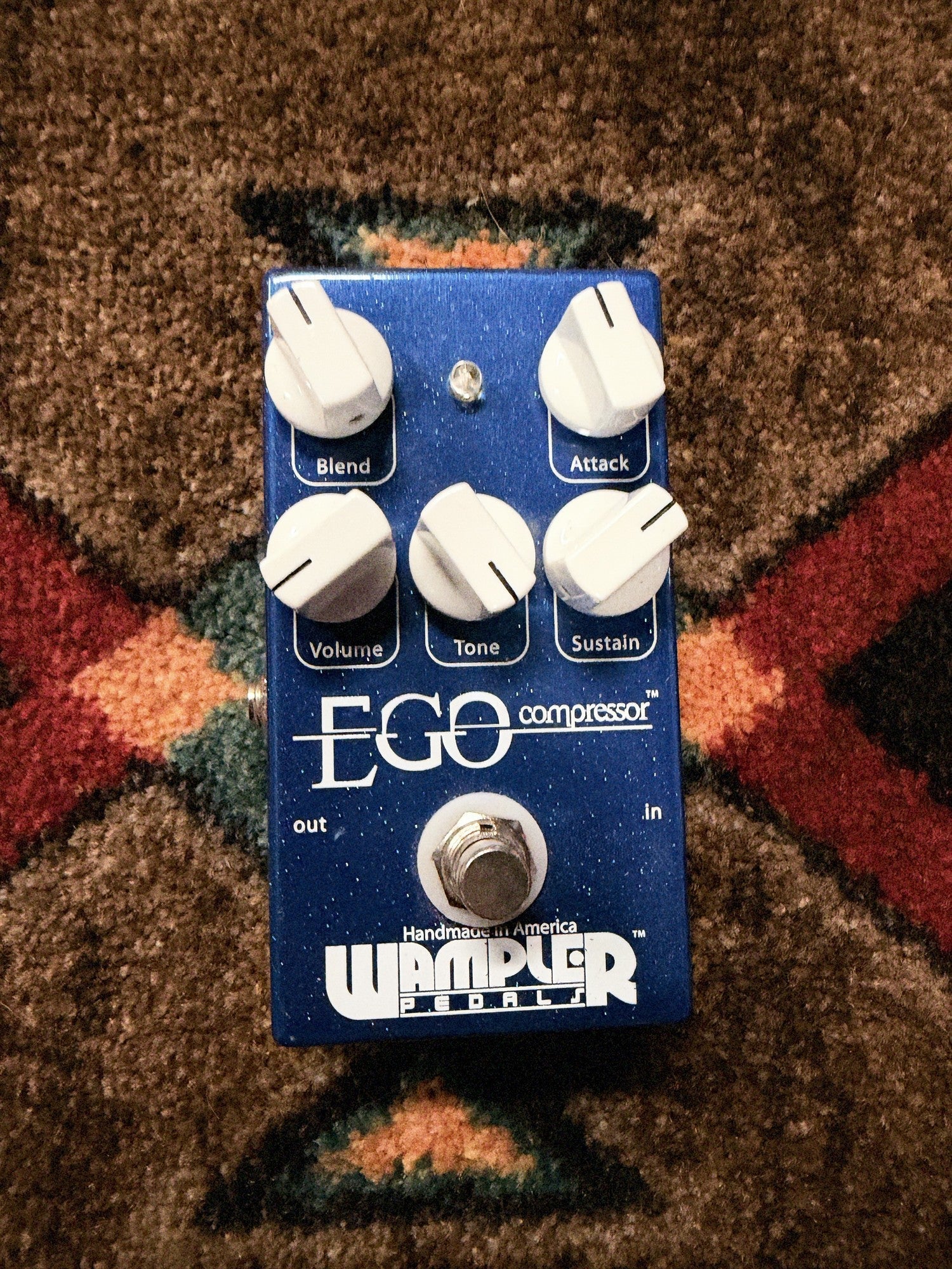 Wampler Ego Compressor V1, blue sparkle: top with the Blend, Attack, Volume, Tone and Sustain knobs, the light and the footswitch