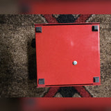 Weber MiniMASS 50-watt attenuator, red: bottom with four rubber feet and one screw